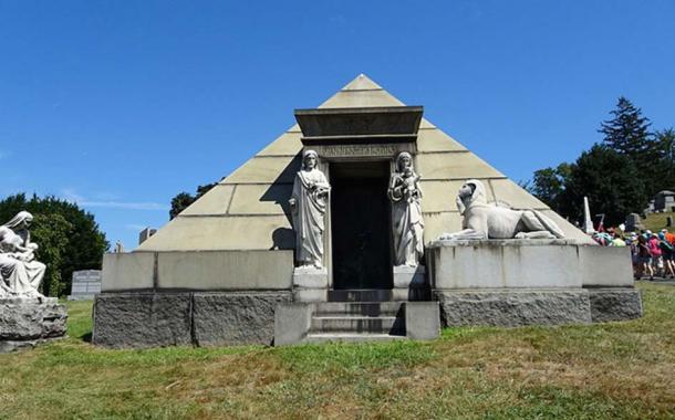 Van Ness and Parsons Pyramid Mausoleum, Green Wood Cemetery, Brooklyn. (CC BY 4.0)
