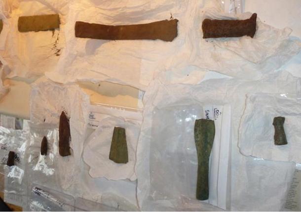 3000 Year Old Broken Weapons Found In Scotland Loch Reveal Ancient 