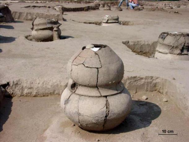 A typical Vatya urn burial discovered at Szigetszentmiklós-Ürgehegy Cemetery, one of the largest Middle Bronze Age urn cemeteries in central Hungary, located south of Budapest.  (PLoS ONE)