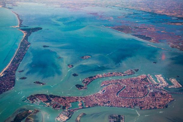 Venice sits in a lagoon, cut off from the mainland (Mario Hagen / Adobe Stock)