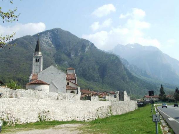 Venzone, Ý là một ngôi làng đẹp như tranh vẽ, với những xác ướp thưởng!  (Sebi1 / Phạm vi công cộng)