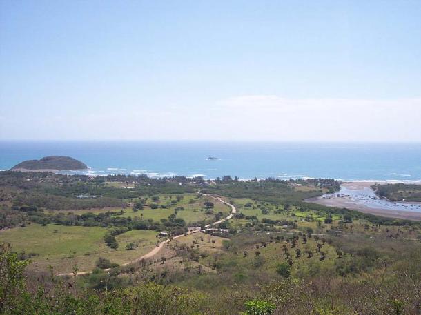 It was on this Veracruz, Mexico beach (where the Quiahuiztlan archeological site stands today) that Hernan Cortes landed his Mexican expedition in 1519 and scuttled his fleet to ensure maximum motivation for his soldiers. (Gengiskanhg / CC BY-SA 3.0)