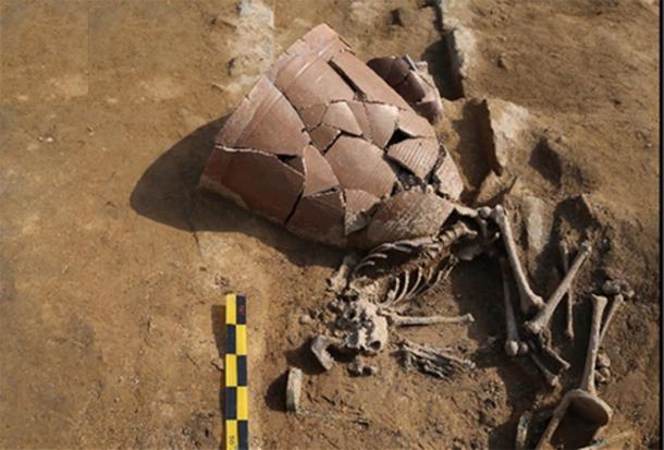 Victims of the 1642 AD flood were discovered along with a deadly mix of mud and urban debris. (Storozum / Scientific Reports)