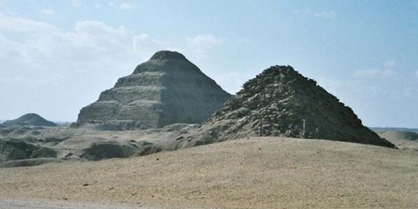 View of Saqqara necropolis, including Djoser's step pyramid (center), the Pyramid of Unas (left) and the Pyramid of Userkaf (right). (Hajor/CC BY SA 3.0)