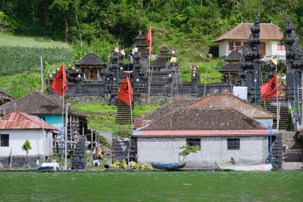 View of the ancient village Trunyan and Hindu Temple from Lake Batur, Bali. (dani3315 / Adobe Stock)