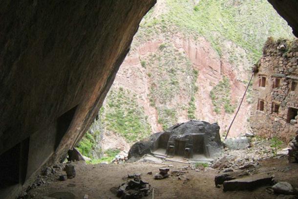 View of the Ñaupa Waka site from inside the cave