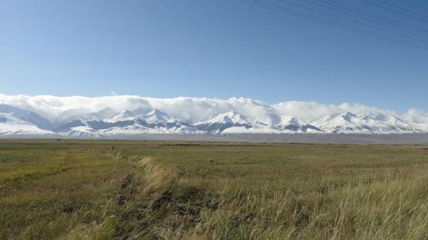 View of the At-Bashy mountain range in Kyrgyzstan. (Thermokarst / Public domain)