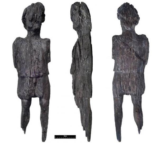 Vistas de la estatua de madera excepcionalmente rara de la época romana encontrada en el sitio de excavación de Twyford Buckinghamshire HS2. (HS2)