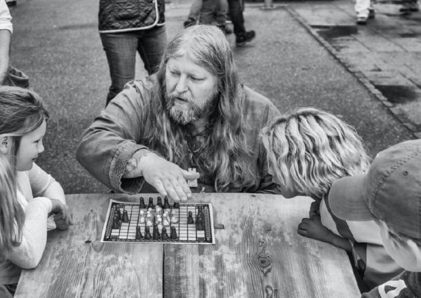 A ‘Viking’ teaching how to play the ancient board game, ‘hnefatafl’. (f4Niko / CC BY-SA 2.0)