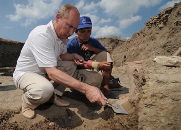 Vladimir Putin visiting the excavation site of the ancient Greek city of Phanagoria on Russia’s Taman Peninsula, 2011. (Vladimir Putin website)