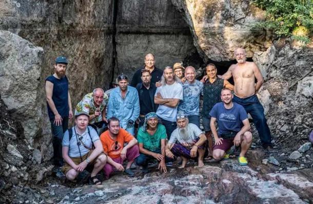 Volunteers helping the Temple Twelve in their quest to unearth the Lemminkäinen Hoard. (Carl Borgen)