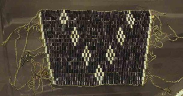 Wampum wrist ornament, probably Iroquois, 18th century. Exhibit from the Native American Collection, Peabody Museum, Harvard University, Cambridge, Massachusetts, USA. (CC0)