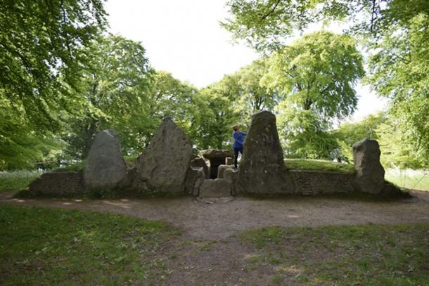 Wayland's Smithy, an ancient burial site over 5000 years old. (© Graham Phillips)