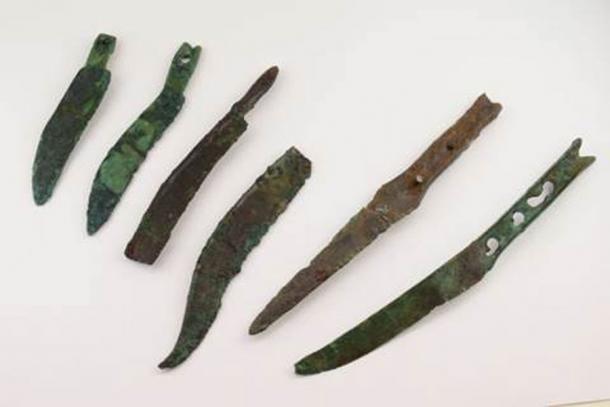 Weapon blades found at the site (Copyright Andreas Rausche / Novetus)