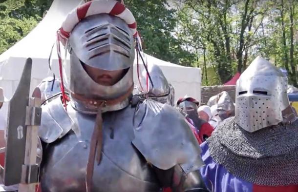 Wearing armor during the Medieval combat was a struggle. (Wranglerstar / YouTube Screenshot)