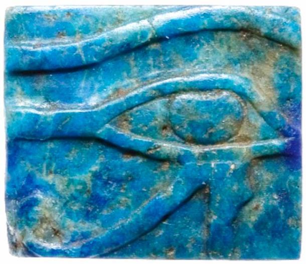 Ojo de Wedjat egipcio, u Ojo de Horus, amuleto de lapis azuli, alrededor de 664-332 a. AD (Museo Metropolitano de Arte / Dominio Público)