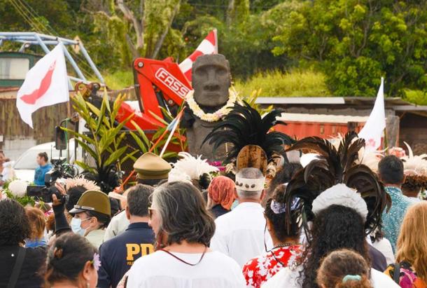 Welcome ceremony for the moai on the 8th March 2022. (Paula Rossetti)