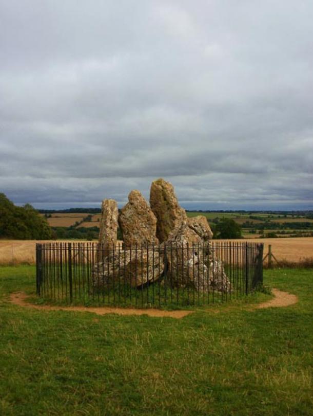 The Whispering Knights, a Neolithic dolmen at the Rollright Stones in the Cotswolds, England (Midnightblueowl/Wikimedia Commons)