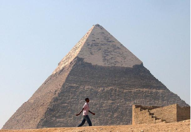 White casing stones remain near the top of the Pyramid of Khafre. (CC BY 2.0)