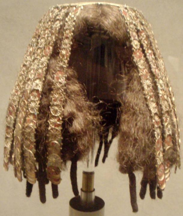 Wig cover, an approximate recreation (from original pieces) from the tomb of three minor wives of Thutmose III at Wady Gabbanat el-Qurud, circa 1479-1425 BC. Made of gold, gesso, carnelian, glass and jasper.