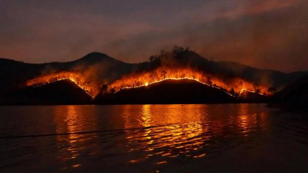 Los incendios forestales y los incendios forestales también serán registrados por la Caja Negra de la Tierra. (Caja Negra de la Tierra)