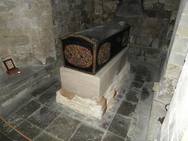 The coffin of Peder Winstrup, bishop in the city of Lund between the years 1638 and 1679, whose body led to a better understanding of the early origins of tuberculosis. (Jin Zan / CC BY-SA 4.0)