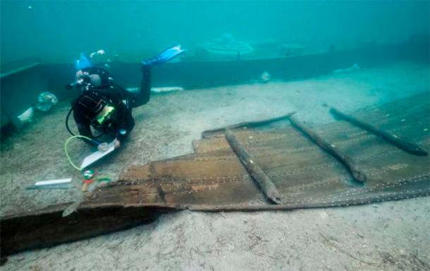 Wreck of Zambratija, Istria. Observations on the hull. (© Philippe Groscaux/Mission Adriboats/CNRS)