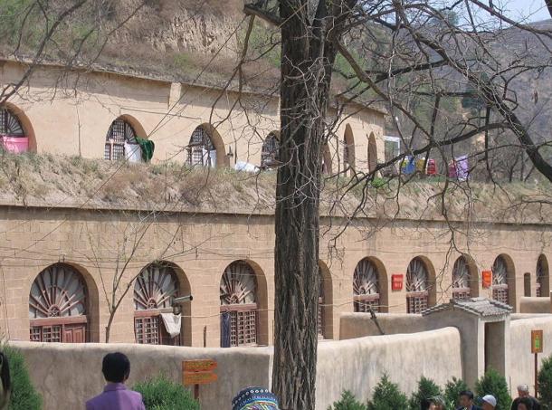 Yaodong style dwellings in Yan’an, Shanxi, China. Wikimedia