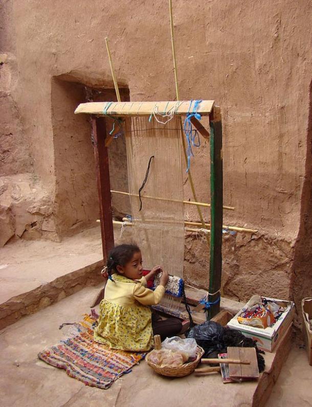 Young girl working on a loom in Ait-Ben-Haddou 