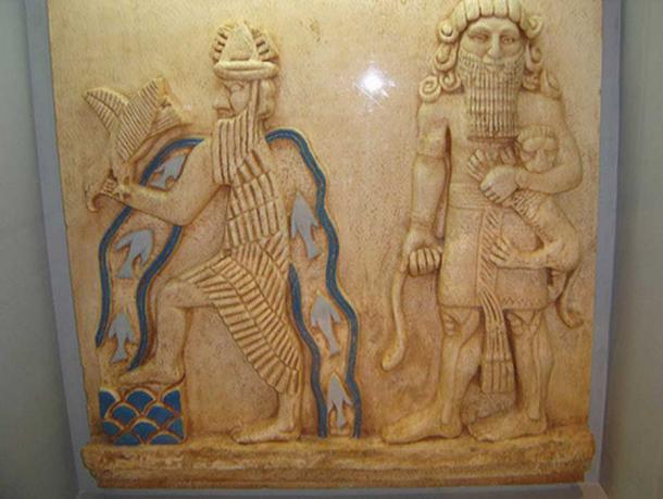 It has been suggested that the figure on the left is Ziusudra. 