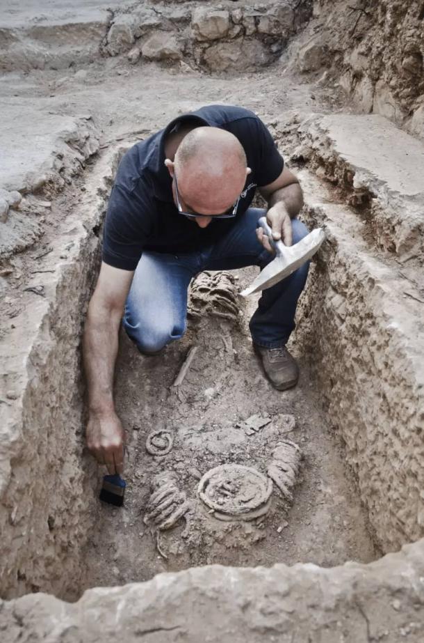Zubair ʼAdawi, Excavation Director uncovered the find