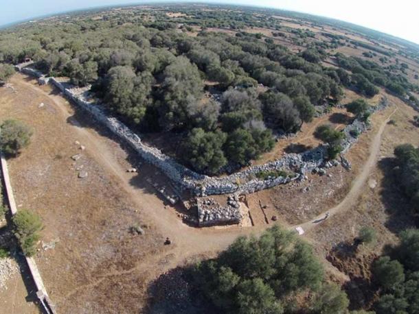 An aerial view of the Son Catlar fortress site where the Roman artifacts were recently unearthed. (University of Alicante)