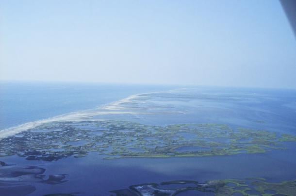 Una vista aérea de las Islas de la Candelaria. Luisiana, Islas Chandeleur, Parroquia de Saint-Bernard. (Centro de Restauración NOAA / CC BY 2.0)