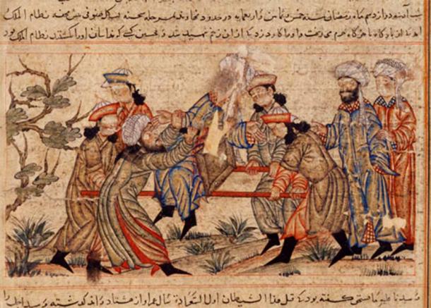 Un agent al Asasinilor (stânga, în turban alb) îl înjunghie mortal pe Nizam al-Mulk, un vizir selgiucid, în 1092 d.Hr. (manuscris din secolul al 14-lea d.Hr.) Muzeul Palatului Topkapi, Istanbul (domeniu public)