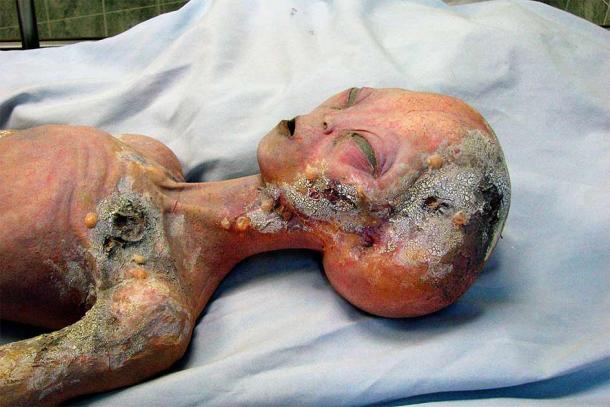 An alien autopsy, as depicted in the International UFO Museum and Research Center located in Roswell, New Mexico. (CGP Grey / CC BY 2.0)