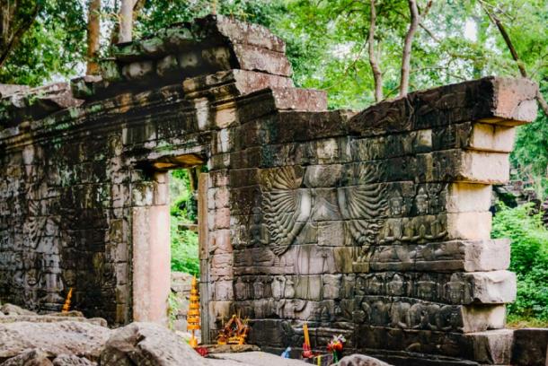 All the walls within the temple complex had a decoration, scene or deity carved on it, but the best have been removed to museums or stolen. (Anthony Tong Lee / CC BY-ND 2.0)