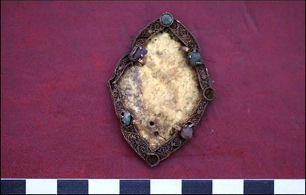 The ancient woman was buried wearing a silk skirt with a funeral meal. (Marina Kilunovskaya)