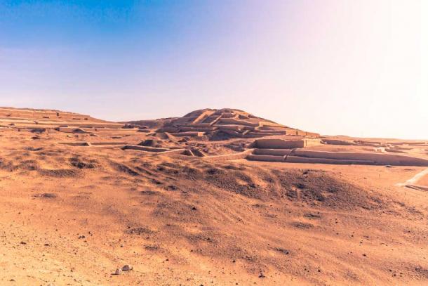 The ancient, abandoned ruins of Cahuachi, necropolis of the Nazca. (rpbmedia / Adobe Stock)