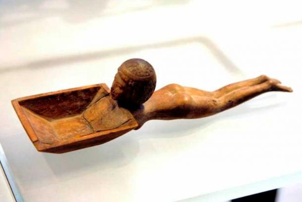 Ancient Egyptian kohli spoon in the shape of a swimmer.  Louvre (Rama/CC BY-SA 3.0 FR)