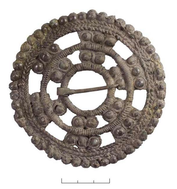 Este antiguo ábaco de metal también se encontró en el sitio de Suzdal en Rusia. (Instituto de Arqueología de la Academia Rusa de Ciencias)