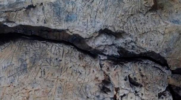 Des centaines de marques anti-sorcières ont été trouvées dans des grottes de Creswell Crags.