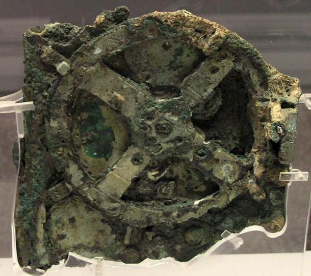 The Antikythera mechanism / planetarium discovered in 1902