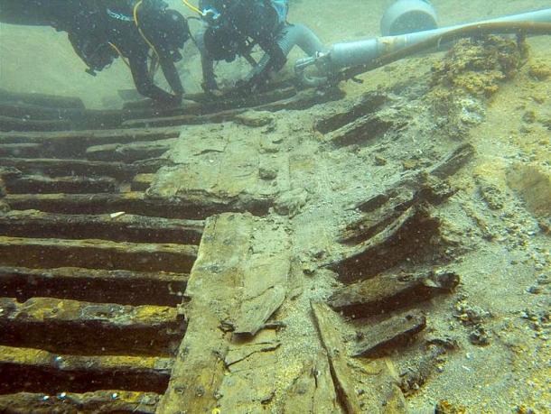 Photo from the archaeological research carried out some years before on the wreck Cap de Vol.