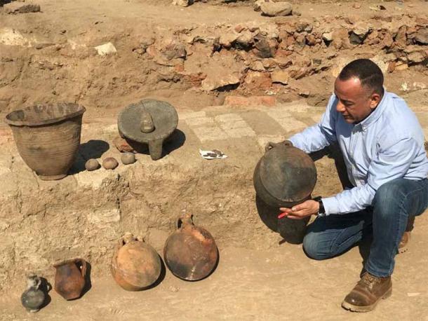 Algunos de los artefactos encontrados durante las excavaciones. Crédito: Ministerio de Turismo y Antigüedades