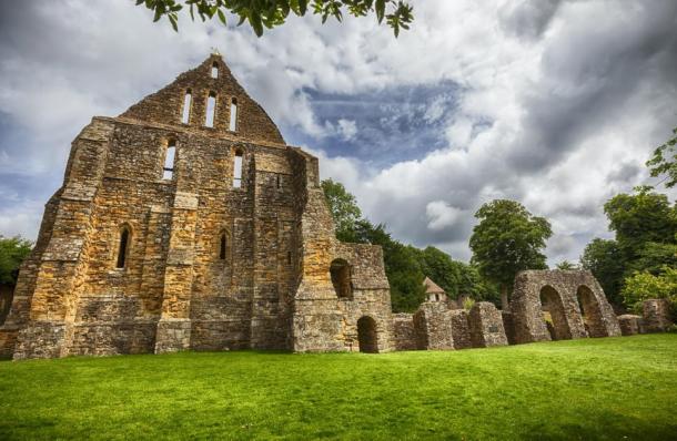 Photo of Battle Abbey ruins complex in Battle, Sussex, UK, where the ancient relic list that included Santa’s bone was found. (araraadt / Adobe Stock)