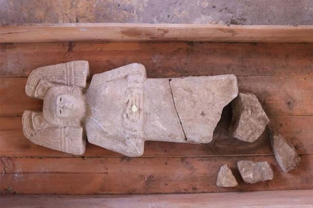 Los arqueólogos creen que la estatua de Houstek fue enterrada para su propia protección.  (Gerardo Peña/INAH)