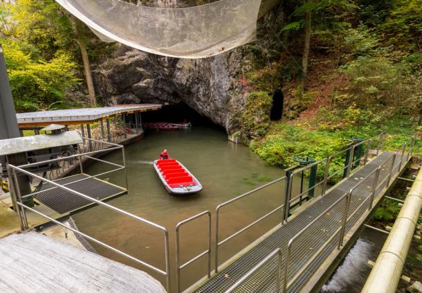 Boat ride into the Punkva caves (kojin-nikon/Adobe Stock)