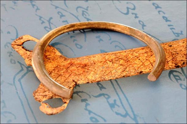 Mikhail Vavulin scanned the mummy, temple rings and bronze axe, to create then a 3D model.