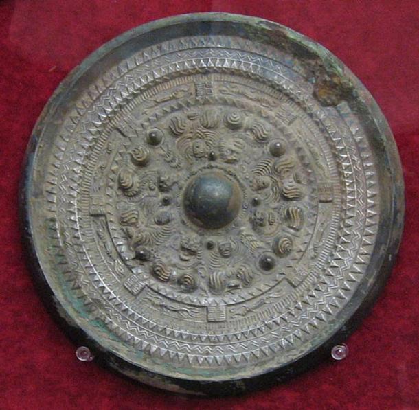 Another bronze mirror found in Japan. This example dates to the Kofun period. 