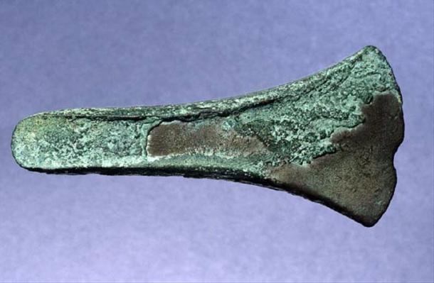4000-Year-Old bronze axe head found in Sweden to show what the axes used for the construction of Seahenge could have looked like. (The Swedish History Museum, Stockholm / CC BY 2.0)